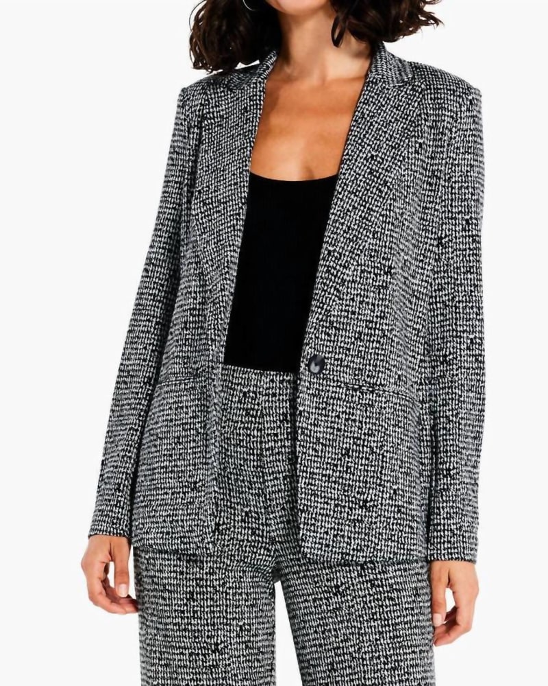 Front of a model wearing a size XLarge Etched Tweed Knit Blazer in Black Multi in Black Multi by Nic + Zoe. | dia_product_style_image_id:326123
